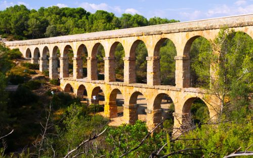 Realiza un  tour Tarragona, desde Barcelona con guía privado y te llevamos a Tarragona o sus alrededores, con coche tipo berlina, para 2 pasajeros , Mercedes Benz Clase E